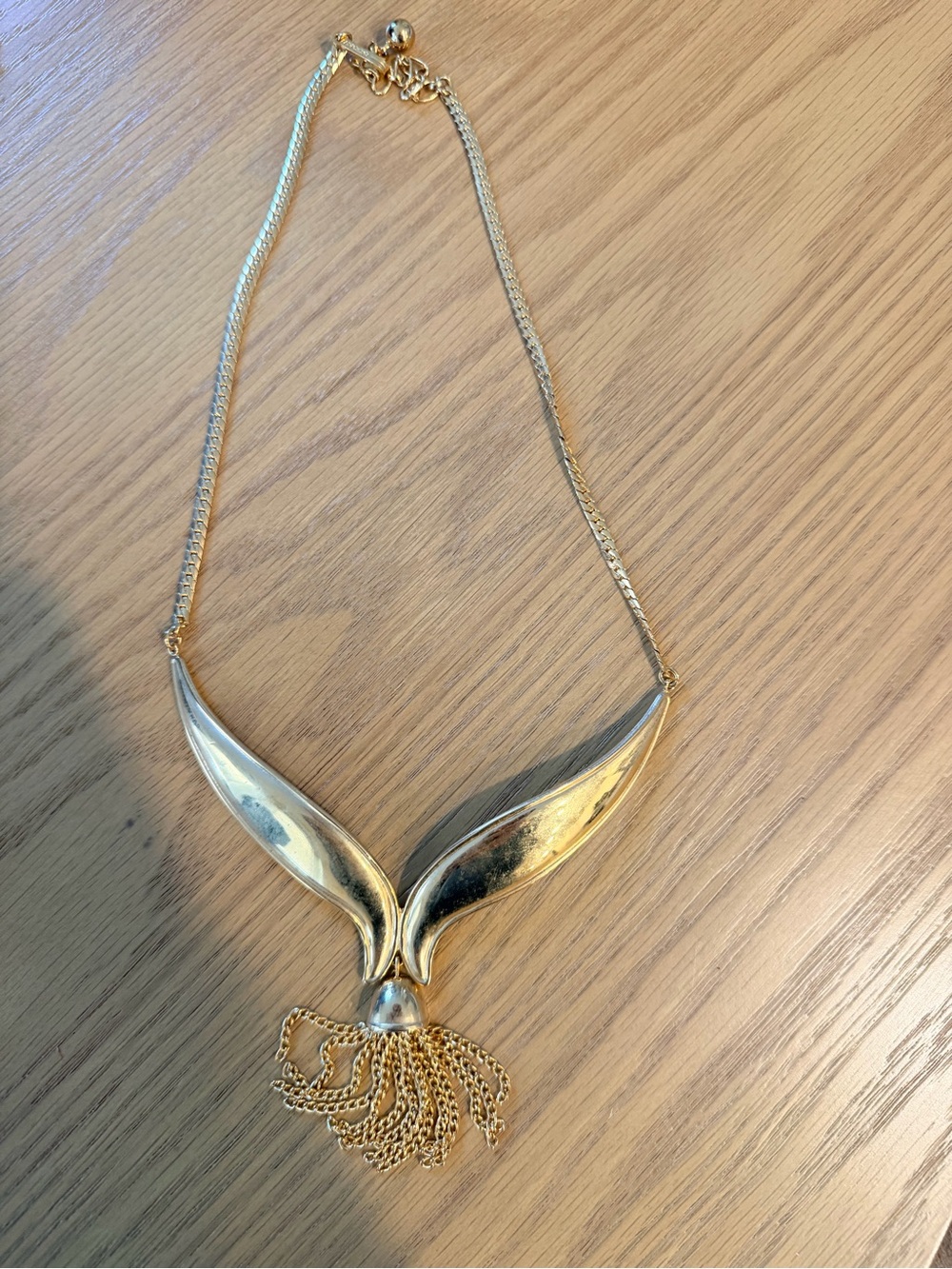 Vintage Gold-Tone Sculpted Wing Pendant Necklace with Chain Tassel